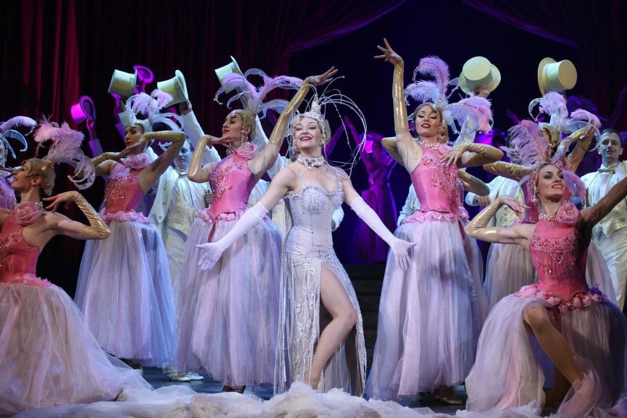 Погрузитесь в атмосферу Парижа с мюзиклом «Фиалка Монмартра» в Театре Оперетты